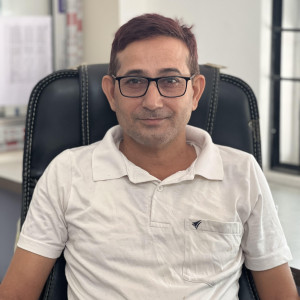 इश्वर पाेखरेल